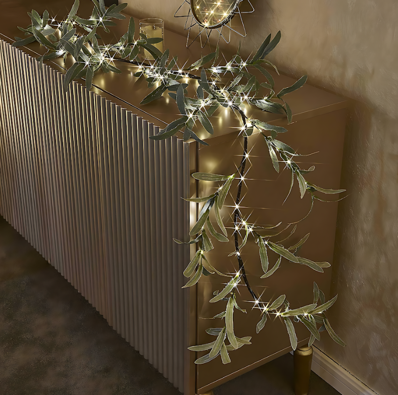 Illuminated Garland – Effortless elegance for any space