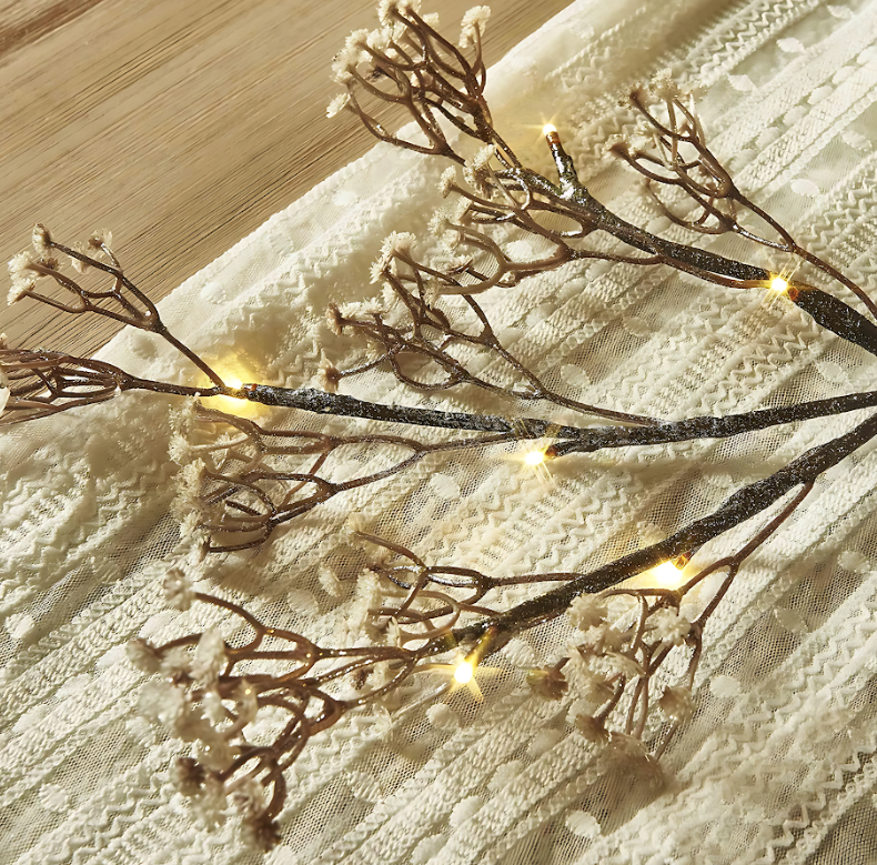 Illuminated Garland – Effortless elegance for any space
