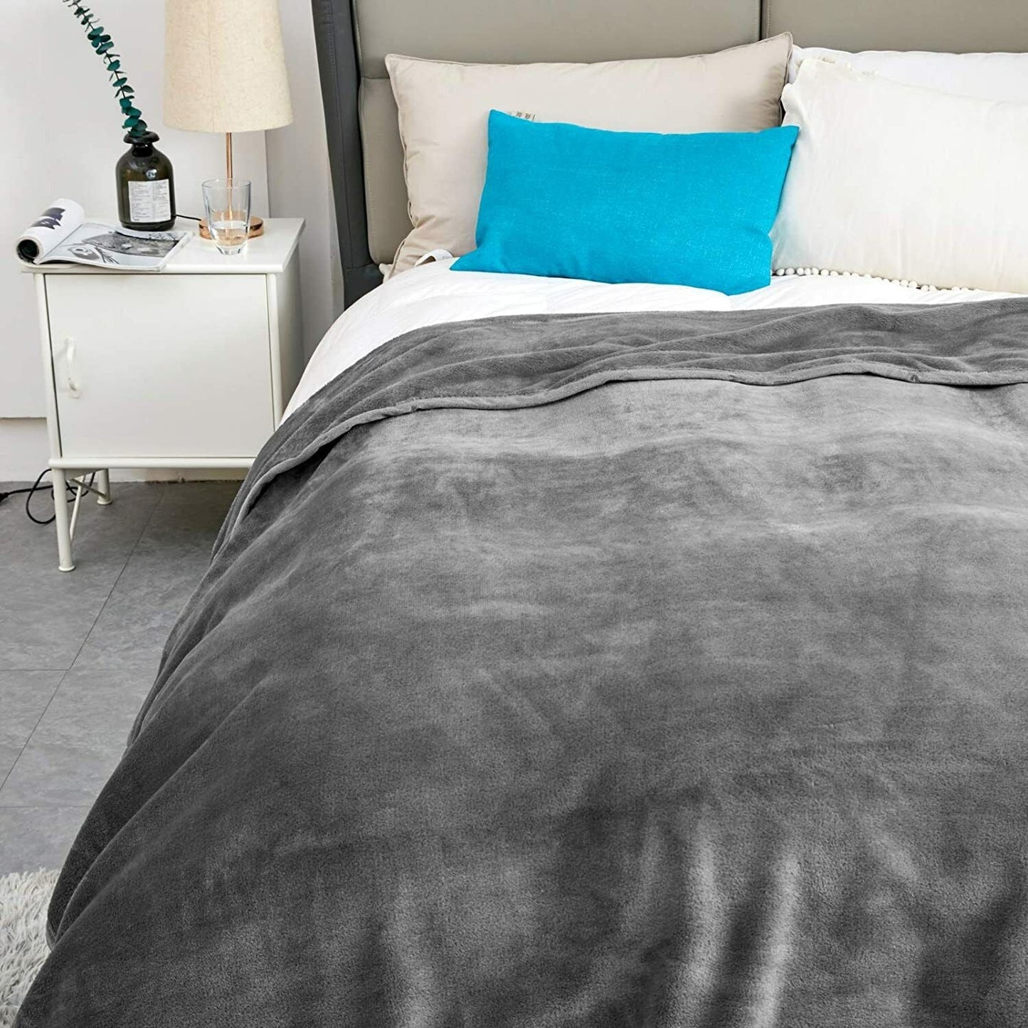 Large Luxury Soft Fleece Throw Blanket - Suitable for Every Weather