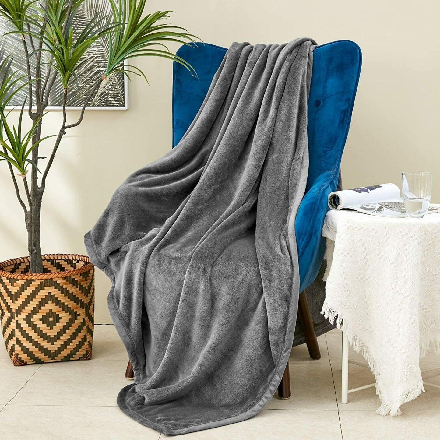 Large Luxury Soft Fleece Throw Blanket - Suitable for Every Weather